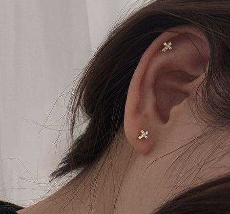 "Mini Crystal Cross" studs(925 sterling silver)