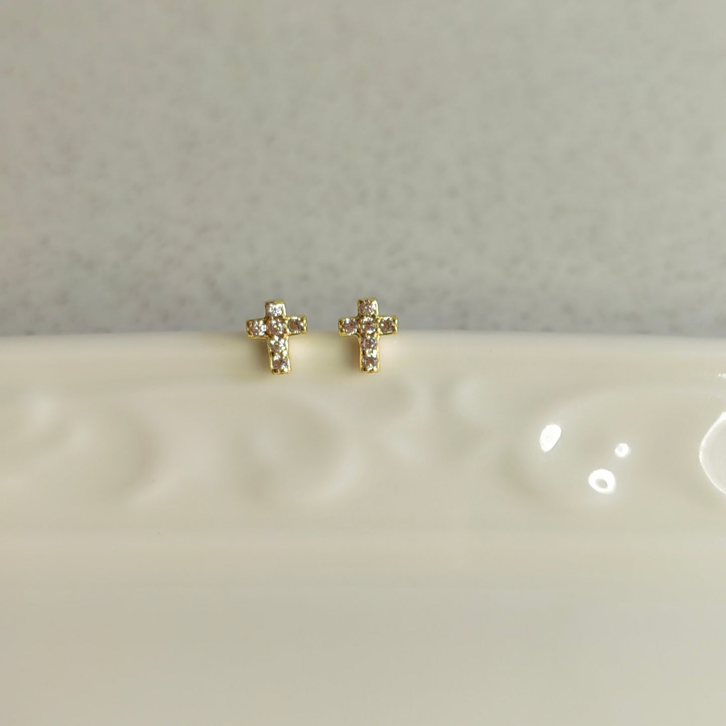 "Mini Crystal Cross" studs(925 sterling silver)